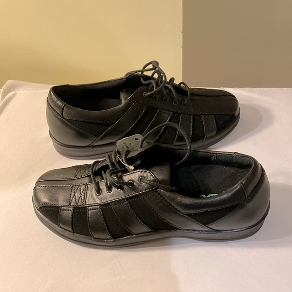 Apex Women's Eliza Black Striped Lace up Sneakers Size 8 - Picture 2 of 5